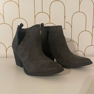 Women's Gray Ankle Boots the brand is called "Not Rated"